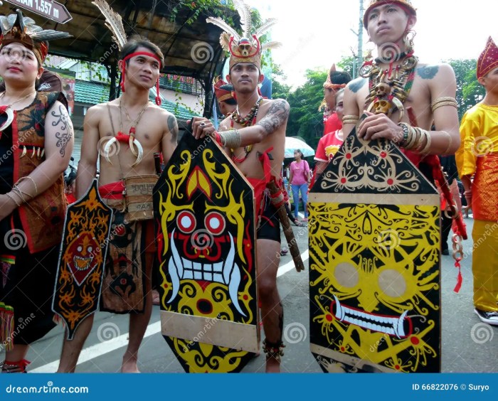 Clothes dayak papan pilih