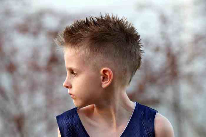 Haircuts hairstyles mohawk fade tween frisuren poikien frisur jungs iro hiusmallit coole irokesenschnitt faux hawk haarschnitt haarschnitte hiukset hiustyylit bompenteados