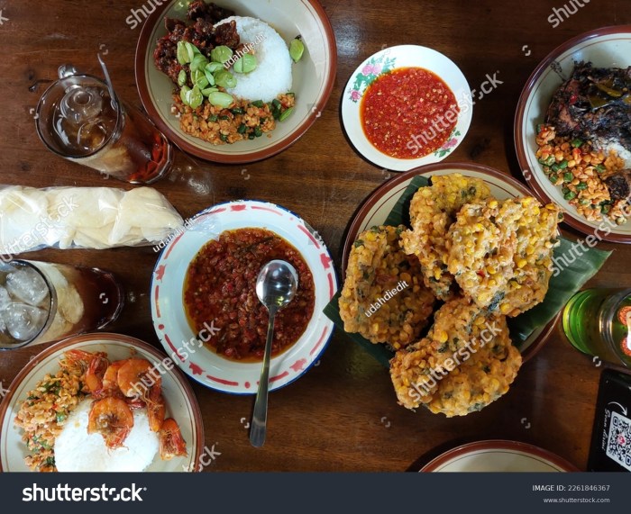 Indonesian foods food traditional indonesia enticing popular tickle tastebuds flavorverse gourmet list