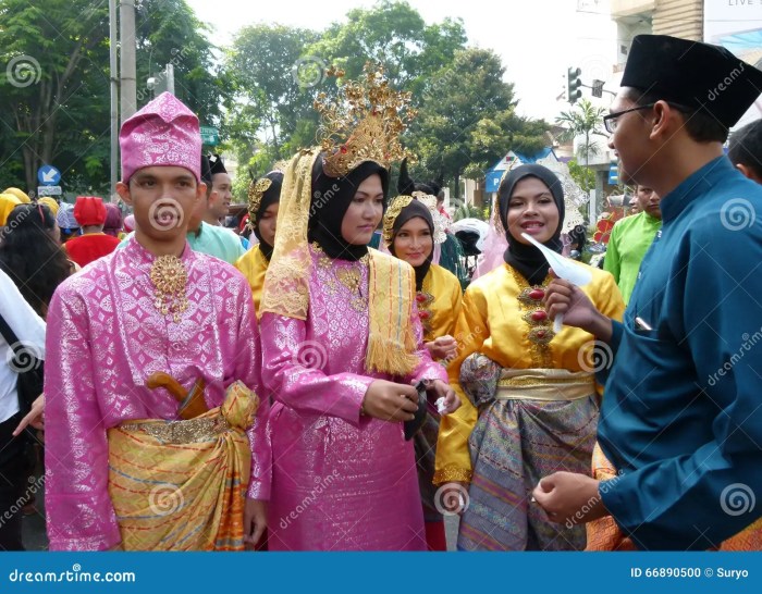 Pakaian Adat Sumatera Barat Untuk Pengantin Wanita